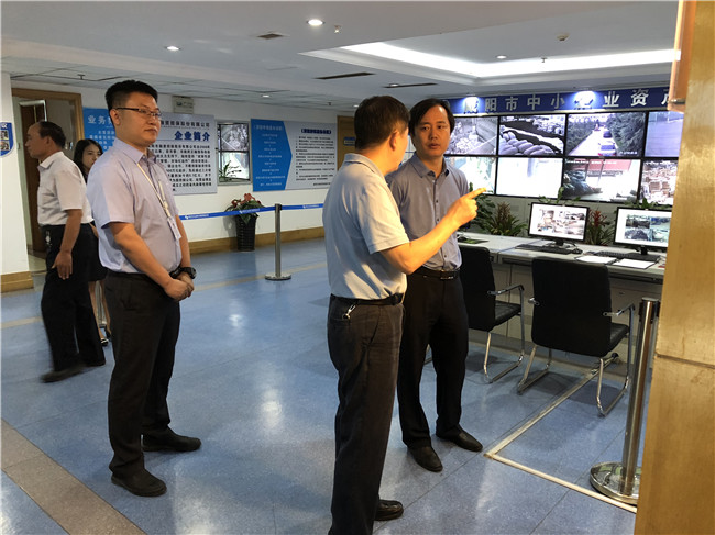 3.1参观市中小企业资管中心.jpg 3.1参观市中小企业资管中心.jpg